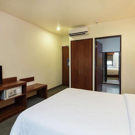 Hampton By Hilton San Juan Del Rio Hotel Ngoại thất bức ảnh