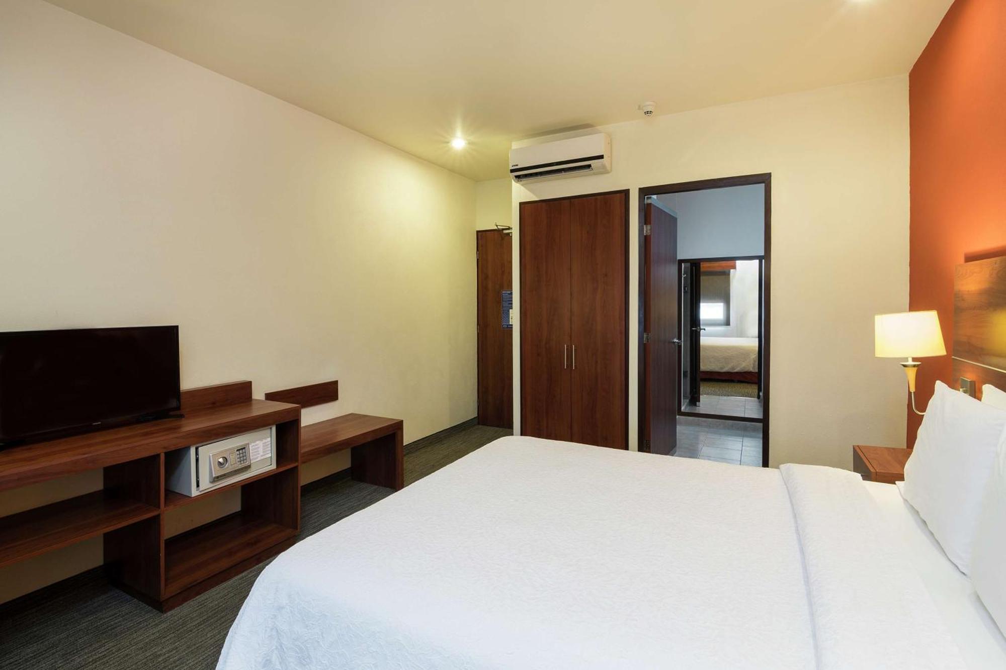 Hampton By Hilton San Juan Del Rio Hotel Ngoại thất bức ảnh